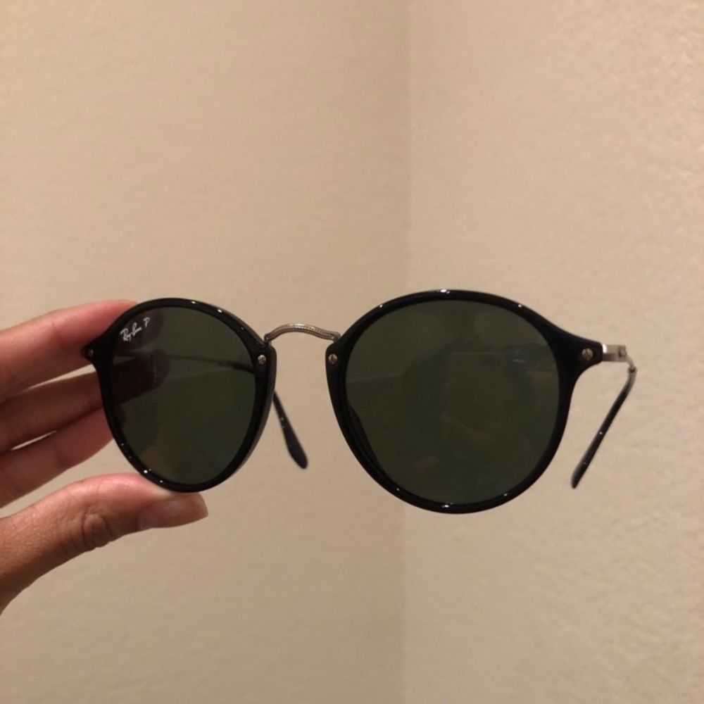 Ray Ban Polarized round fleck sunglasses